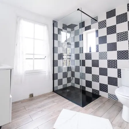 La Maison D'adèle Hébergement de vacances *