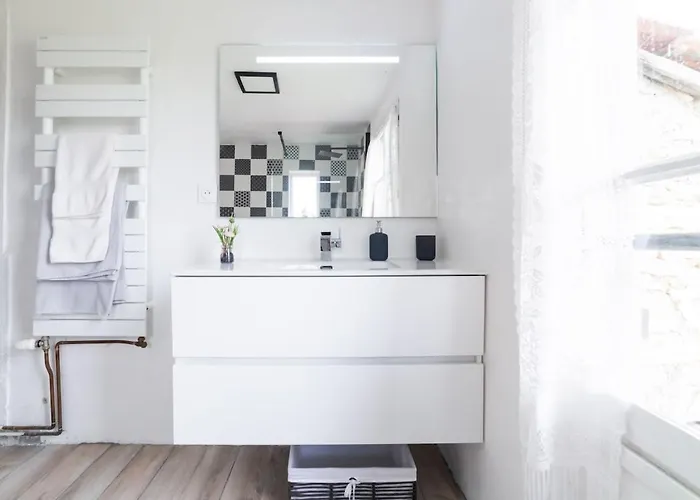 La Maison D'adèle Hébergement de vacances *